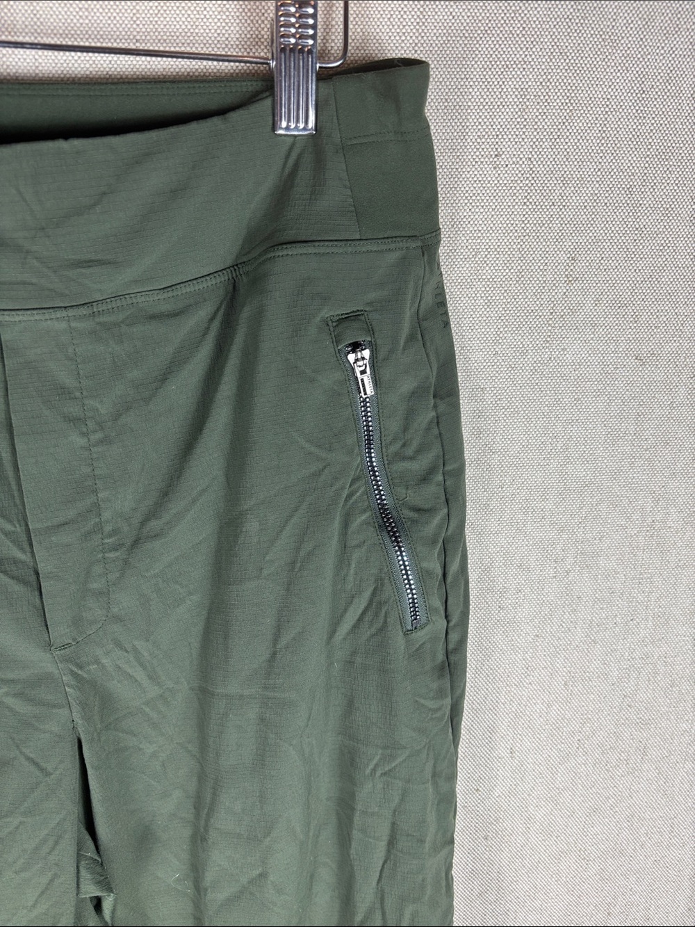 Athleta > Olive Green Active Zip-Pocket Ankle Pants 12 - Picture 2 of 8
